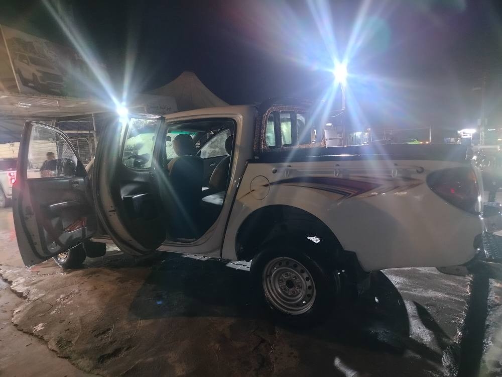 بيكاب ميستيوبشي 2011 بانزين فور ويل//صبغ عام 
كير فور ويل شغال
سيارة مكلوبة //شرط بدون كص 
شاصي سليم  💯
رقم بغداد  انگليزي جديد /ب اسمي 
بيها ورقة بانزين خاصة بكركوك 
شرط التحويل والغرامات 
رقمي //***********
مكان السيارة كركوك 
السعر 75 وبيها مجال ... كركوك, العراق
