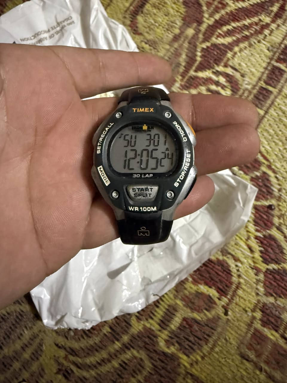 سلام عليكم من رخصت الادمن  ساعات اصليه كلمن وسعره ***********
