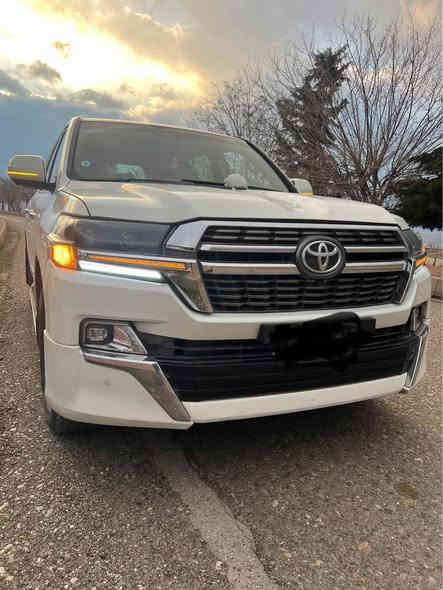 للبيع لاندكروز 2011ستينيه سته سلندر محدثه 2021 داخل وخارج تحديث درجه اولى تخم تاير سياره بدون حادث او معجون  وكفاله محرك وكيرودواخل وشاصي سياره متعوب عليهه وبالخير للي تكون نصيبه رقم بغداد الجديد بأسمي شرط التحويل السعر 31وبيهه مجال الاتصال بالرقم *********** بغداد
