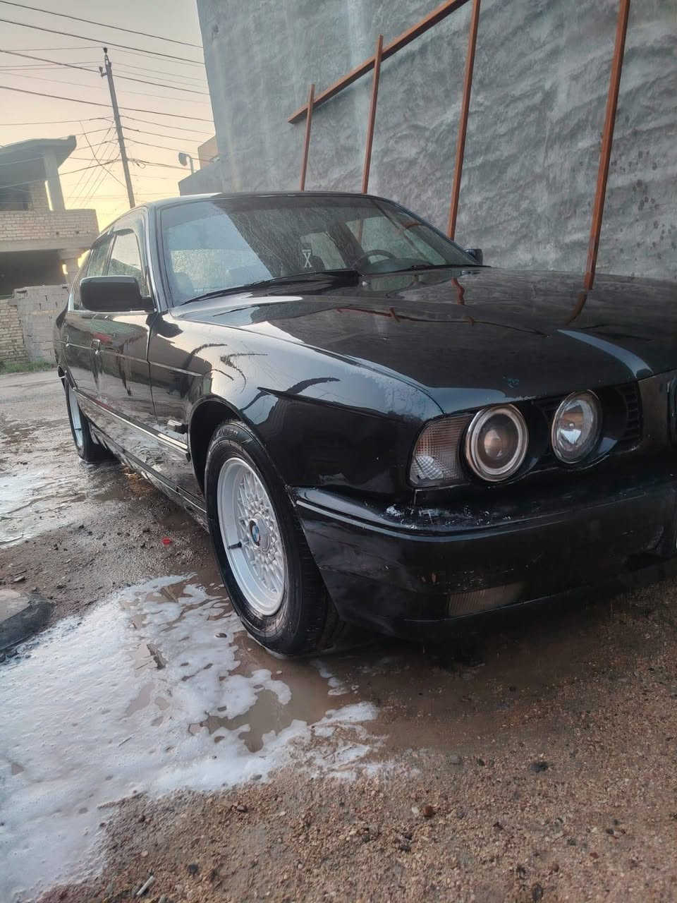 السلام عليكم
بي ام حجم 535

موديل 91

بيع او مراوس حسب لقناعه 

فول مواصفات كير عادي 

سنترلك 

دبل ايرباك

كشنات جلد

بطاين صاج 

السلام عليكم قدمت علمود اجازه طلعت فحص

 مخدرات وما رحت علمود الاجازه عادي ماكو اشكال

سلايت روف 

بجم عريض 

لايت ابولسوار
 
مكينه كير جدد 

تخم تاير 

صدر امامي جديد

صدر خلفي جديد فقط قاعده دبل وحده كايمه 

كهربائيات كله شغاله 

تبريد شغال بس لفان وكف فجئه 

رقم بغداد جديد 

هزه جديده 

سياره بسمي مشروع وطني 
السعر 45

مكان بغداد ابوغريب /***********
