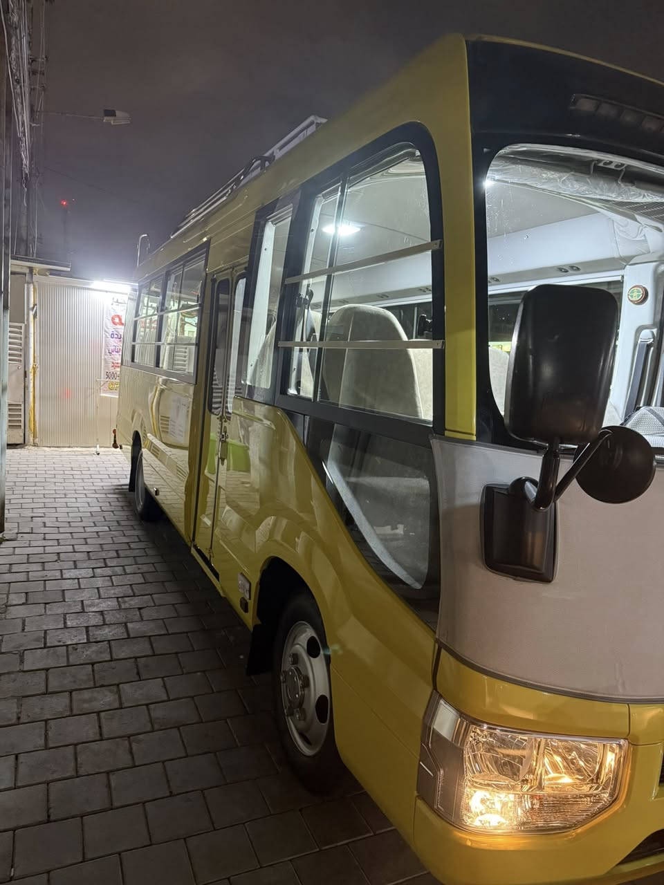 السلام عليكم ورحمة الله كوستر فيرنه ٢٠١٧ السيارة 
خير من الله ومتعوب عليه كل نقص مابيه السعر 435الستفسار ***********
