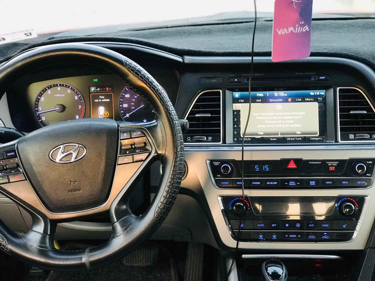 السلام عليكم
سوناتا سبورت 

بصمه

كشنات جلد

رادارات

تدفئ كشنات

مواصفات السبورت المعروفه فول عدا فتحة 

سياره حادثه  جاملغ وبنيد خفيفات ومصبوغ مامبدل وباب ماخذي كلير صور حادث موجوده

وبيهه جاملغ خلفي شي بسيط 

ماشيه 116 الف 

كير مكينه خير من لله 

عارضهه ب125

 عليها ادمه جديده  وباتري جديد تخم تاير ايضاً جديد  

السياره بسمي (شخصياً)

‭٠٧٧٥ ٩٤٦ ٨٦٩٨‬
