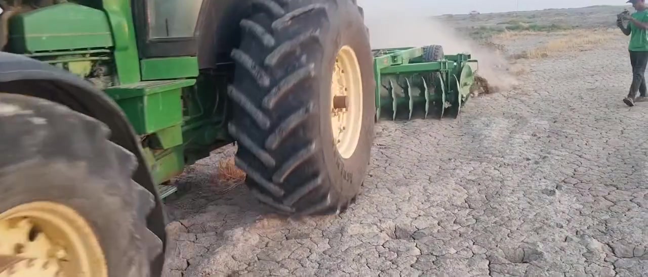 جونديرحجم4650  للبيع شرط نضافه كير محرك اكسن شركه كهربائيات تبريد +دسك مع شيزل  تخم تاير شراي يتصل *********** المكان واسط
