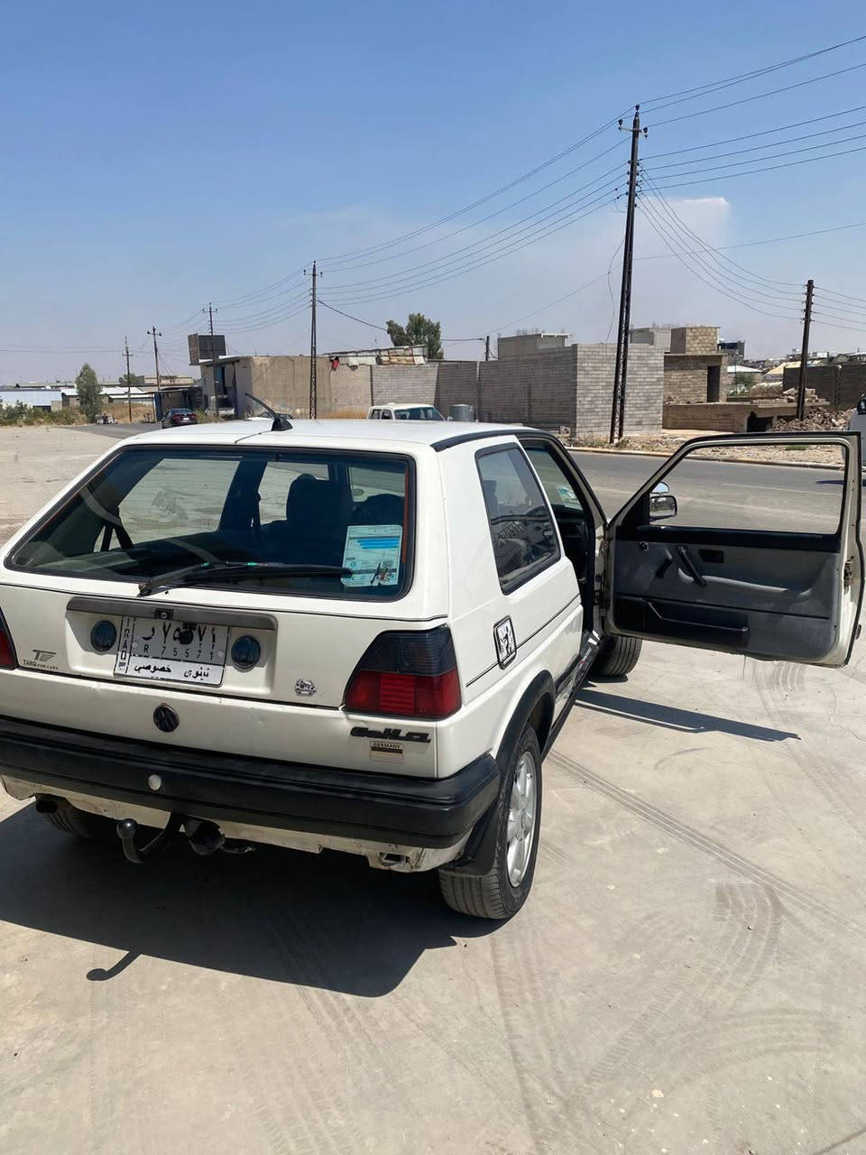 للبيع 
كولف موديل 91 تك باب محرك جديد مال كصه شرط ما مفتوح سياره بل حقيقه احلى من الصور كاعده و منصوبه بيها جاملغ صبغ و ملاحظات صغيره لايتات زينون بيها شاشه داشه كام سياره مصروف عليها سعر السياره 35 و بيها مجال 
الشاري يتصل ‭***********
