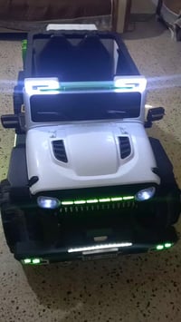 سيارة أطفال • ٤ عجلات • مستعملة