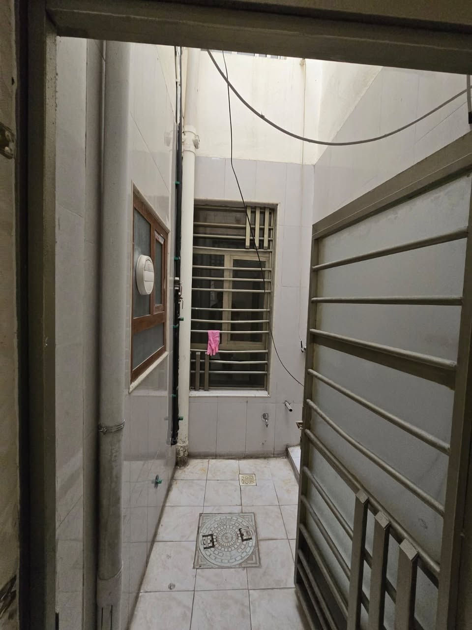 دار للبيع – موقع مميز (ضباط البنوك)
المساحة: 100 م²
الواجهة: 5 م
النزال: 20 م

يتكون الدار من:
 • 3 غرف نوم
 • استقبال
 • مطبخ
 • خدمات
 • منور

الموقع جيد وقريب من الخدمات.

للاستفسار والمراجعة: مكتب الأقمار
📞 الاتصال: ***********
📱 واتساب متوفر
