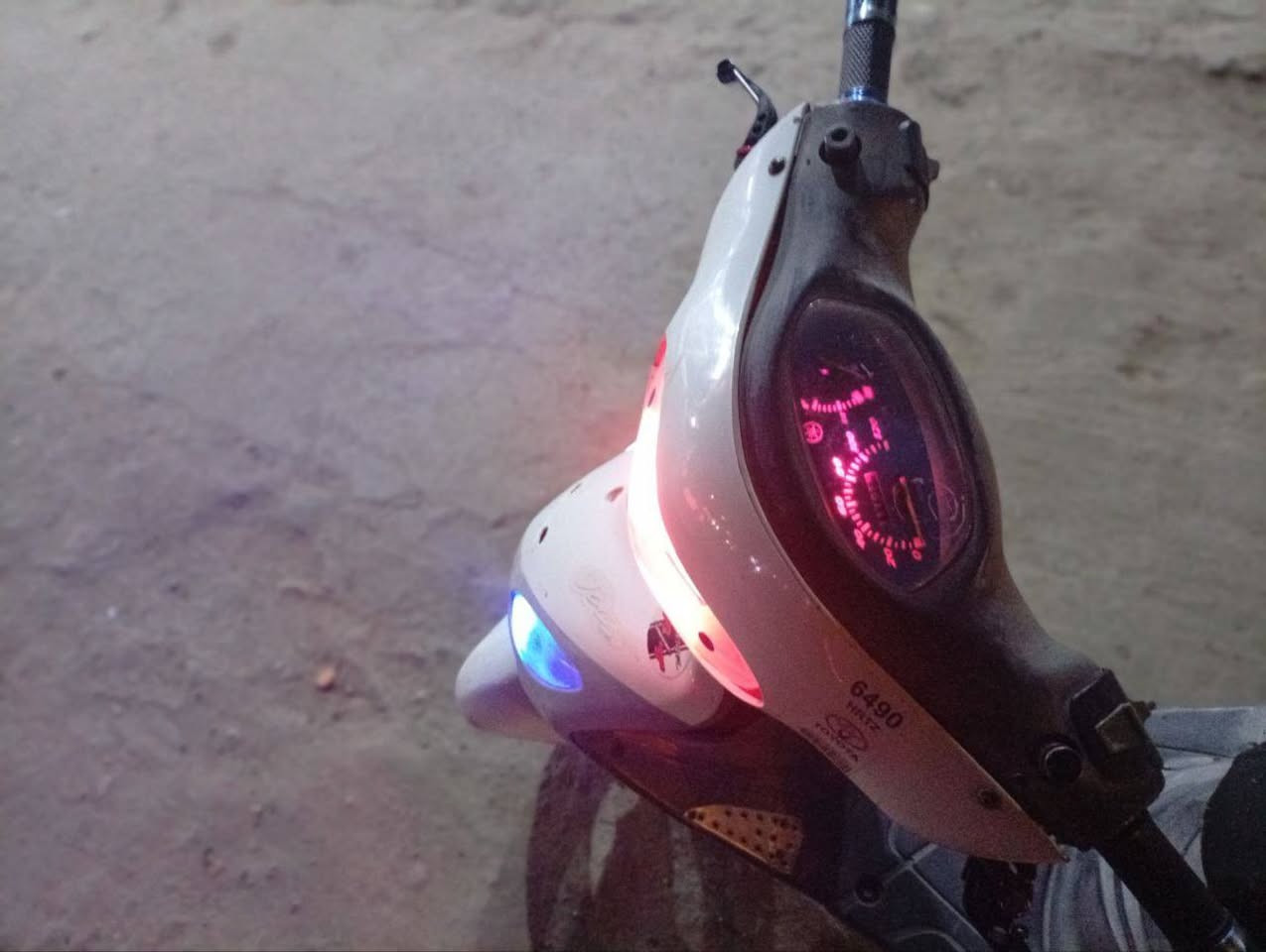 السلام عليكم ماكس منغولي دراجه حاويه ومكفوله كفاله عامه ختم واحد كله دراجه محرك  مامفتوح بلاد
اي شي مناقصه سلف هندر كهربائيات اشاير لايت عالي ناصي سكنات بك لايت كلهن شغالات تايرات جدد دراجه كلشي مناقصه دبلات ناعمه كلش مكاني ديوانيه يم التفسيرات سعره 570 وبيه مجال


**إذا كنت صاحب هذا الإعلان وتريد حذفه لأي سبب، رجاءا أرسل رسالة إلى الدعم الفني**