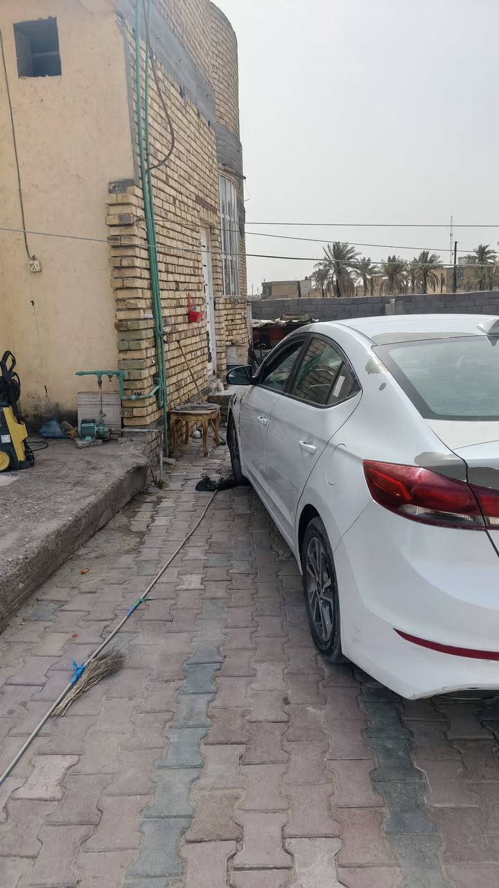 سلام عليكم النترا ١٧ بيه جاملغ وبنيد بعدهن مامصبوغات كامله سمكره وجاهزه لصبغ بيه تشليع صبغ كدامكم سياره جاهزه من كير ومكينه وحداديه التبريد شديتلها راديتر جديد بي كميسر وغاز نكون واضحين سياره معوقين وخلصانه صايره حره تداور كبل مكاني ناصرية سعرها ٨٥ وبيها مجال قليل رقمي ***********
