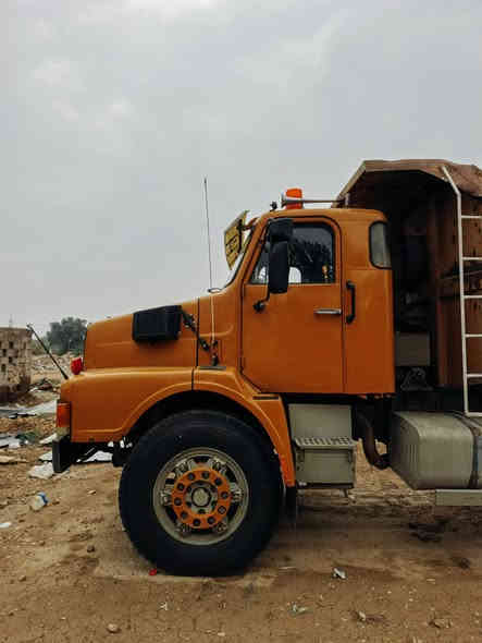 سلام عليكم فالفو البيع قلاب موديل 81 رقمها بغداد ألماني سنويه الـ 28 محرك وكير+مجموعه مكفولات تخم تاير جديد +دوشمه +تبريد مكفوله شرط التحويل 
***********
***********
