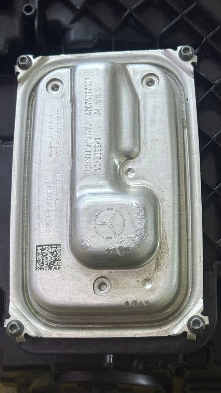 السلام عليكم مجموعه قطع اصليه مارسيدس GLA250وارد امريكي موديل 2023الى2025 تواصل واتساب ***********
