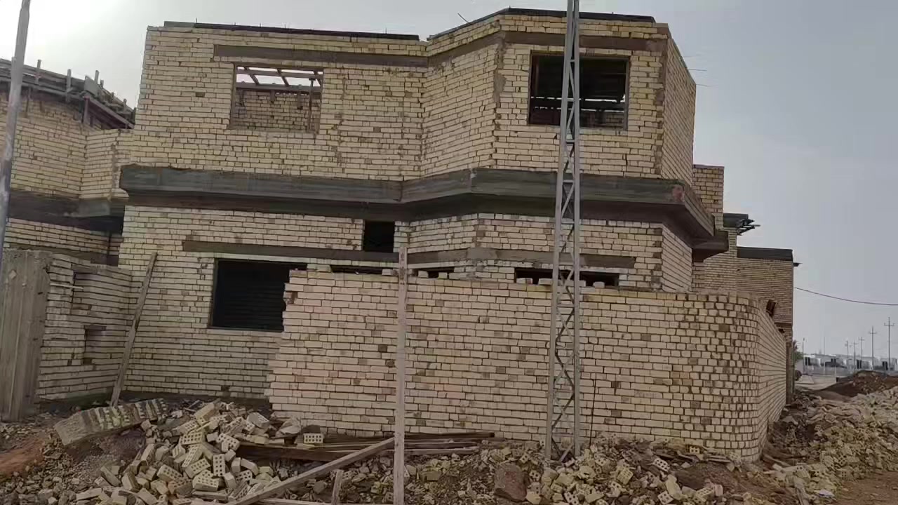 السلام عليكم دار في مجمع الوفاء السكني بلوك B
بلوك 10 دار 14 ركن
البيت مكانة جدا مميز قريب ثالث بيت عن الحديقة وع شارع العريض الي يفصل بين بلوك A وبلوك B ع شارع البوابه
البيت مساحته 120 متر طابقين بس هو طابقين لان ضمن بلوك 160 متر الان هو هيكل 

سعر البيت من مركز المبيعات 120 مليون
التطلوعه 15 مليون بيها مجال بسيط
الواصل 30 مليون
البيت يتحول مبادرة والاستمارة مفتوحه الي حاب يحول البيت الي يريد فيديو للبيت يتفضل خاص 

للتواصل ***********
