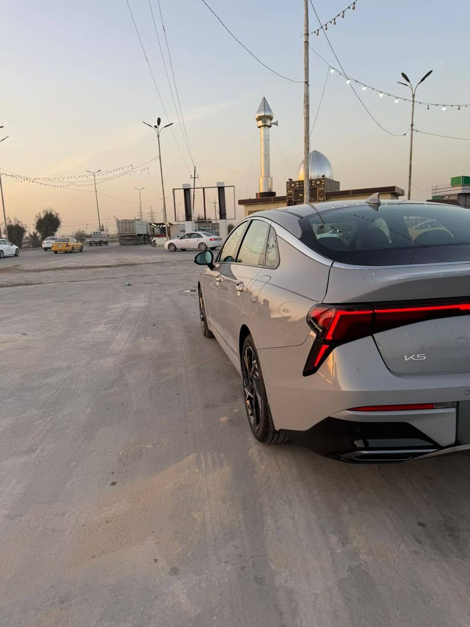Kia K5 -Gt Line
كي فايف جيتي لاين 2025 بغداد بسمي                                      ماشيه 19Km
تشغيل عن بعد
محرك 2500 تنفس طبيعي 
رادارات امامية وخلفية وجانبية
دخول ذكي
كروس مثبت سرعة 
شاشة كبيرة 
شحن لاسلكي 
هند بريك كهربائي 
بصمة
اشاير بلمري 
كامرة دواره
4 انضمة قيادة 
اوتو هولد 
ترحيب بل اليدات
كشنات كهرباء
وارد أمريكي حادثه موضح خفيف بدون ايرباك بيه طخه باب السايق وبيها تعديل وكلير فقط.                                                         السعر 215 بيه مجال شي بسيط                                                             *********** السياره بغداد.

