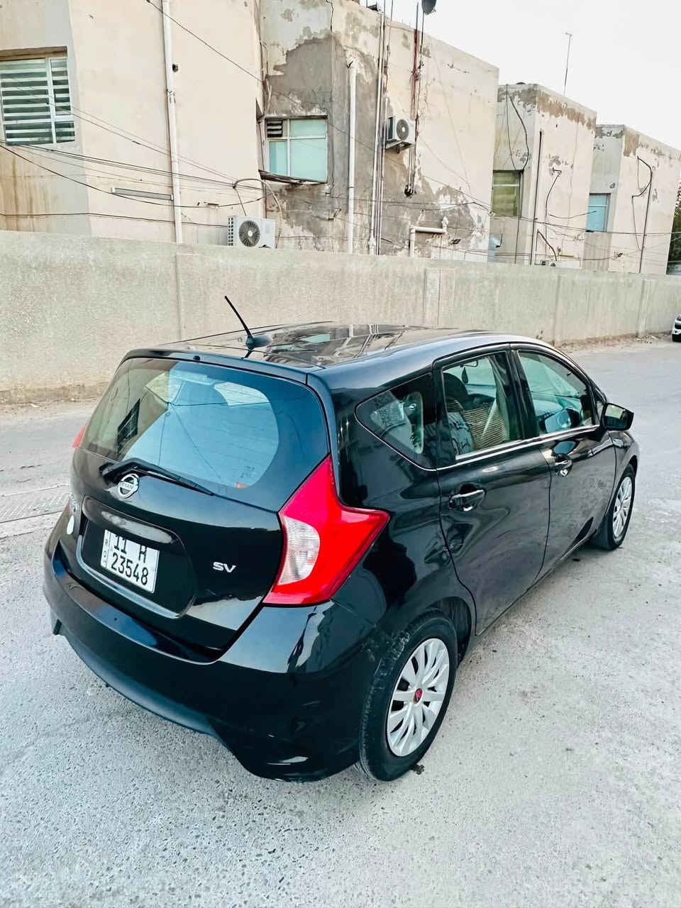 للبيع نيسان فيرسه نوووت 2018
رقم بغداد الجديد 
هزه سنويه جديده بأسمي 
محرك 1600 مكفوول 8 نوزل
كير اوتوماتيك مكفوول
صدر نظيف 
تخم تاير جديد 
باتري جديد 
ماشيه 100
تحكمات ستيرن 
شاشه وكامره 
داخل جديد على وظع الشركه
 سبيره وعدته وكتلوكاته ممستخدمه ابدد
ليبل واحد السياره بدون تبديل نهائياً 
كفااااله عامه منل ضرر والصبغ 
سياره جاهزه ونظيفه خاليه من كل نقص 
السعر 83 ورقه قفل قفل  
مكاني الغزاليه 
***********
