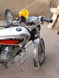 دراجة تايكر • بدون وراق • محرك نظيف