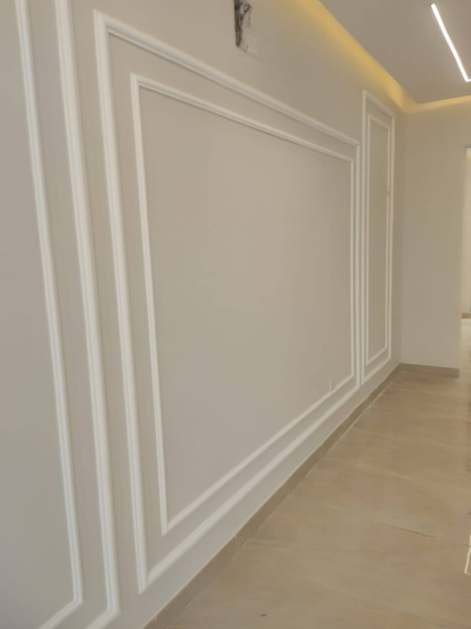 [٨/‏٢, ١١:٤٠ م] طارق: المهندس المدني علي الذهب للبناء وكما هو مبين في التندرات ادناه رقم الهاتف ***********  وتوجد تندرات اخرى حسب الطلب
[٨/‏٢, ١١:٤٠ م] طارق: تندر 450 الف ( economy ) 
الهيكل : 
١- تنظيف الموقع بالكامل ورفع الانقاض 
٢- فرش طبقة من الجلمود و السبيس او اكثر من طبقة حسب متطلبات الارض مع الحدل الجيد 
٣- تاسيس شبكة مجاري مسلح من النوع الجيد ( الامل الشريف)
٤- نوع الاساس يكون رفت وسمك الرفت حسب التصميم الانشائي للموقع ولا يقل عن ال 40سم 
نوع الصب c35 
٥- استخدام حديد تسليح عراقي ( Super او ff )
٦- عمل بادلو مع فلانكوت والعزل الجيد للاساس بارتفاع ١٥ سم
٧- الطابق الارضي يكون بارتفاع 3.40 م 
٨ - الرباط يكون بارتفاع ٣٠سم لجميع الجدران والشبابيك 
نوع صب السقوف c35 
 ٩- تاسيس السقوف كهربائيات وصحيات سعودي او اردني 
١٠- سمك صب السقف ٢٠ سم 
١١ - نشر حصيرة حديد التسليح والجسور المقلوبه والمخفيه وجميع تفاصيل الحصيرة يكون حسب التصميم الانشائي للموقع 
١٢- الطابق الاول يكون بارتفاع ٣.٢٥ م 
١٣ - ارتفاع ابواب الغرف ٢.٤٠ م 
١٤ - البيتونه بارتفاع ٢.٧
١٥- ستارة السطح تكون بارتفاع ١ متر 
١٦ - السياج الخارجي للدار يكون بارتفاع ٢ متر

التشطيبات :
١- طرطشة الجدران بالاسمنت وتنظيف الطابوق من اي املاح ان وجدت 
٢ - تاسيس كهربائيات الموقع سيمنز
٣ - تاسيس صحيات الموقع بنوعية جيده 
٤ - لبخ جميع جهات الموقع مع المنور والبيوتنه والستاره 
٥ - عمل شتايكر للسطح مع العزل الحرارء و المائي 
٦ - عمل بياض بمواد جيده واستلام دقيق لاي انحدارات او تموج للجدران بنظام المساطر بقياس ٩٠
٧ - سيراميك الحمامات و المطابخ تركي
٨ - تجهيز الحمامات بنوع تركي  
تجهيز الموقع بسخان نوع امريكي سعة (١٢٠)لتر وتانكي سعة (١٠٠٠) لتر 
٩ - ديكورات فقط الاستقبال 
١٠ - صبغ الموقع بالكامل نوع الصبغ ماركة بتك التركيه 
١١ - الواجة شبابيك سلايد مع الطلس و التطعيم بالبورسلين وحسب التصميم المعماري للواجة المتفق عليه .
١٢ - تجهيز شبابيك  مفصلي ومحجر الدرج اللمنيوم نوع تركي 
١٣ -تجهيز الموقع ابواب خشب نوع تركي 
١٤- تجهيز الموقع باب قاصة واحد للموقع 
١٥ - باب خارجي حسب التصميم او رغبة الزبون 
١٦ -الاناره نوع سعودي او اماراتي بضمان ٥ سنوات والميزانية نوع ( اي بي بي ) سويسري بضمان ٢٥ سنه
[٨/‏٢, ١١:٤٠ م] طارق: تندر 550 
الهيكل : 
١- تنظيف الموقع بالكامل ورفع الانقاض 
٢- فرش طبقة من الجلمود و السبيس او اكثر من طبقة حسب متطلبات الارض مع الحدل الجيد 
٣- تاسيس شبكة مجاري مسلح من النوع الجيد ( الامل الشريف)
٤- نوع الاساس يكون رفت وسمك الرفت حسب التصميم الانشائي للموقع ولا يقل عن ال 50سم  
نوع الصب c40
٥- استخدام حديد تسليح عراقي ( FF )
٦- عمل بادلو مع فلانكوت والعزل الجيد للاساس بارتفاع ٢٠سم
٧- الطابق الارضي يكون بارتفاع ٣.٤
٨ - الرباط يكون بارتفاع ٣٠سم لجميع الجدران والشبابيك 
نوع صب السقوف c35 
 ٩- تاسيس السقوف كهربائيات وصحيات سعودي او اردني 
١٠- سمك صب السقف ٢٠ سم 
١١ - نشر حصيرة حديد التسليح والجسور المقلوبه والمخفيه وجميع تفاصيل الحصيرة يكون حسب التصميم الانشائي للموقع 
١٢- الطابق الاول يكون بارتفاع ٣.٢ م
١٣ - ارتفاع ابواب الغرف ٢.٨ م
١٤ - البيتونه بارتفاع ٣ م
١٥- ستارة السطح تكون بارتفاع ١.٧ م
١٦ - السياج الخارجي للدار يكون بارتفاع ٢ متر

التشطيبات :
١- طرطشة الجدران بالاسمنت وتنظيف الطابوق من اي املاح ان وجدت 
٢ - تاسيس كهربائيات الموقع بوري 
٣ - تاسيس صحيات الموقع بنوعية جيده ( كروهي ) 
٤ - لبخ جميع جهات الموقع مع المنور والبيوتنه والستاره 
٥ - عمل شتايكر للسطح مع العزل الحرارء و المائي 
٦ - عمل بياض بمواد جيده واستلام دقيق لاي انحدارات او تموج للجدران بنظام المساطر بقياس ٩٠
٧ - سيراميك الحمامات و المطابخ تركي امتياز ايطالي من شركة ايتكا 
٨ - تجهيز الحمامات بنوع تركي وحسب اختيار الزبون 
تجهيز الموقع بسخان نوع امريكي سعة (١٢٠)لتر وتانكي سعة (١٠٠٠) لتر 
٩ - ديكورات لجميع الطوابق بالكامل 
١٠ - صبغ الموقع بالكامل نوع الصبغ ماركة بتك او جوتن 
١١ - الواجة شبابيك سلايد دبل جام مع عمل الواجة مرمر ربط ميكانيكي وحسب التصميم المعماري للواجة المتفق عليه
١٢ - تجهيز شبابيك سلايد ومحجر الدرج اللمنيوم نوع تركي 
١٣ -تجهيز الموقع ابواب خشب نوع تركي 
١٤- تجهيز الموقع باب قاصة واحد للموقع 
١٥ - باب خارجي حسب التصميم او رغبة الزبون 
١٦ -الاناره نوع سعودي او اماراتي بضمان ٥ سنوات والميزانية نوع ( اي بي بي ) سويسري بضمان ٢٥ سنه
