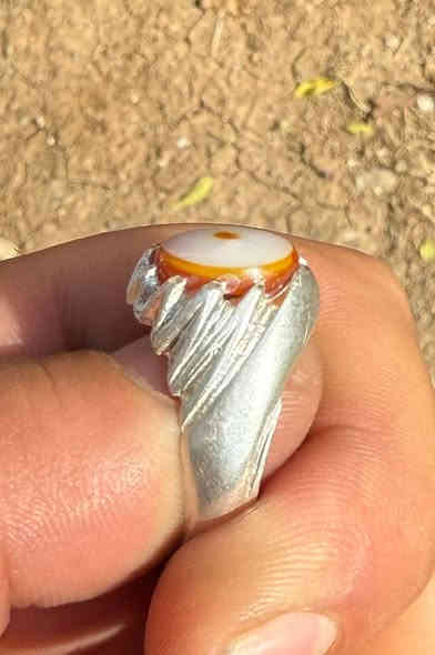 متاح 
خاتم :سليماني هندي عطف  
القياس :23
صياغة : فضه 925 ثقيلة 
رقم الهاتف :***********
يوجد خدمة توصيل لجميع المحافظات
