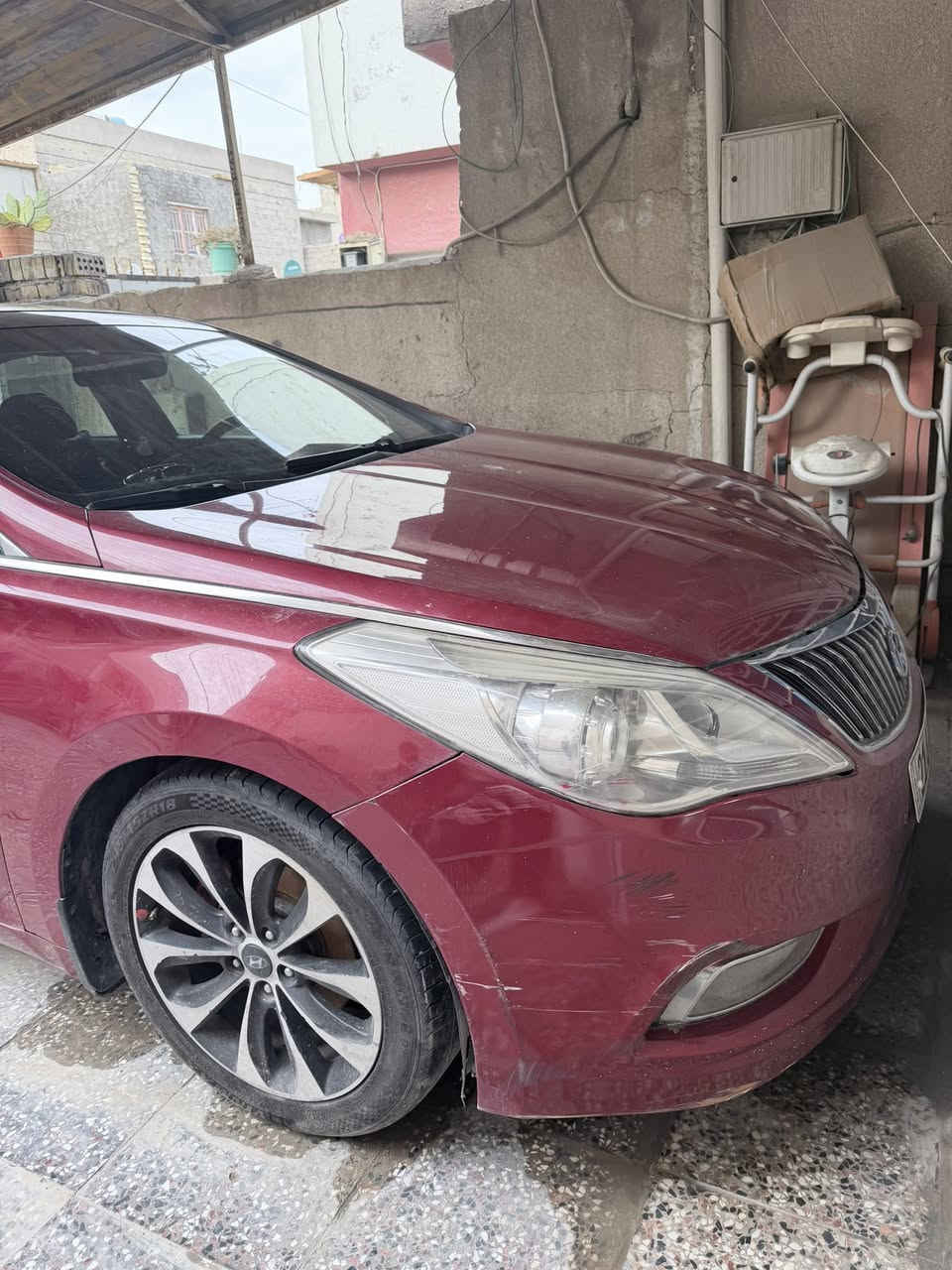 ازيرا 2013 وارد خليجي
رقم سليمانيه 
سونار موضح بالصور صبغ باب وجاملغ خلفي
وجاملغ امامي موضح بالصور فول مواصفات بيها نضوح بالمكينه مكان السياره بغداد المشتل السعر 100 وبيها مجال قليل ***********
