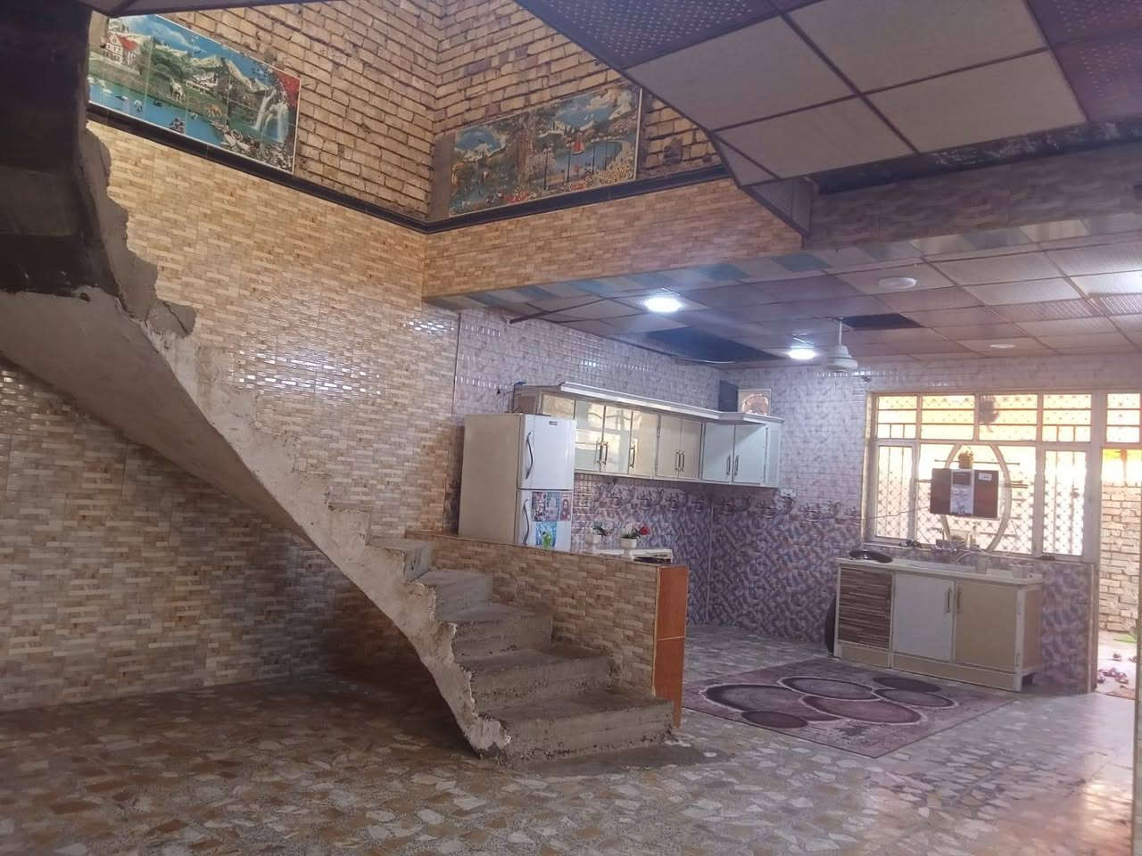 سلام عليكم دار للبيع
مساحه200 متر 
في حي الكوفه قرب دلاليه السيد

البيت طابقين 

الطابق الأول يحتوي على غرفتين وصحيات وصاله ومطبخ واستقبال 

والطابق الثاني ( هيكل) يحتوي على اربعه غرف 

للاستفسار على خاص 

*********** واتساب
