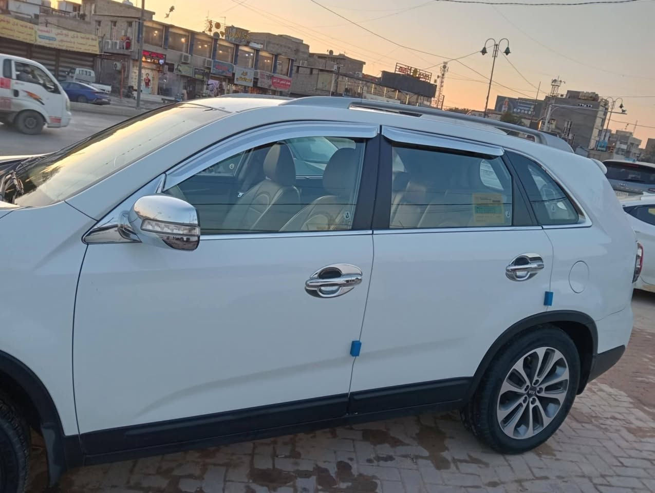 السلام عليكم كيا سورنتو 2015 خليجي محرك6  3.5بدون صبغ فول مواصفات من عده بانوراما. مبدله كازكيت فقط وبيه أثر حالوب قليل جدا وما مبين رقم التواصل ***********
