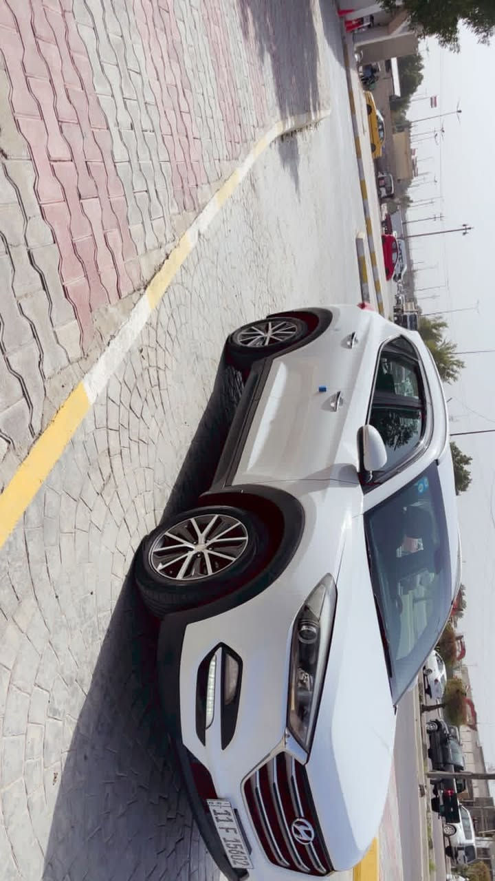 سلام عليكم خوان هونداي توسان خليجي
موديل ٢٠١٧ شركه الكاصد السياره بدون صبغ هزه ورقام جديده موصفات عاديه 
السعر ١٧٣ قفل مكان السياره بغداد
هـ ***********
