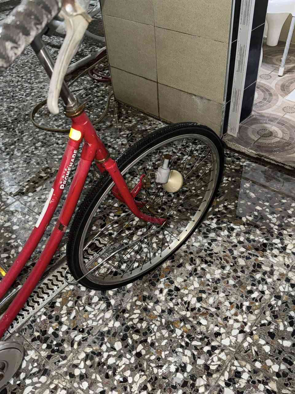 سلام عليكم بايسكل بناتي نضيف نضيف كلش سعره 85 وبي مجال عنواني البلديات الرقم للتواصل ***********
