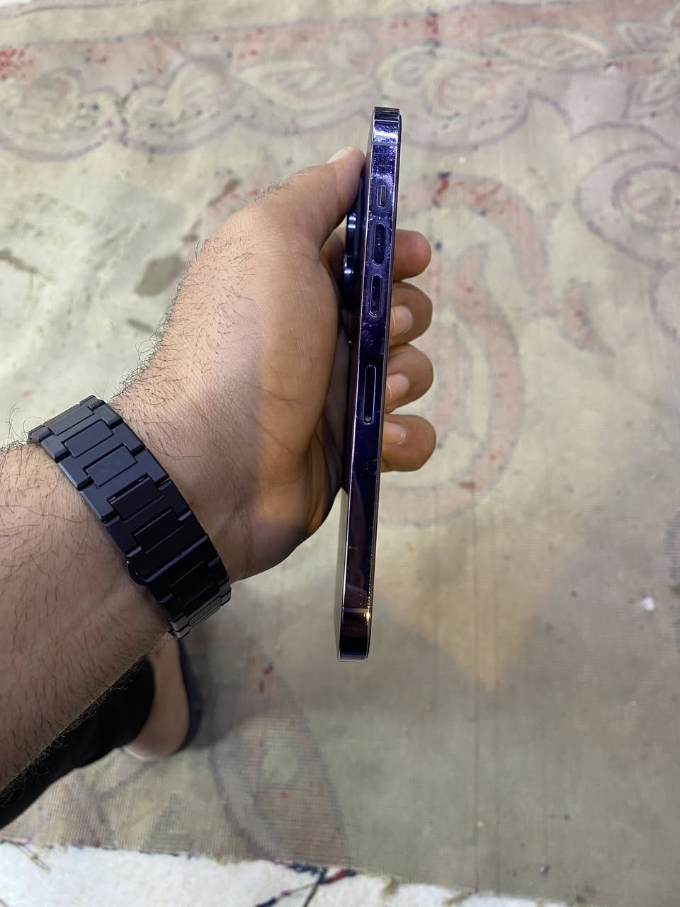 السلام عليكم 
ايفون 14 برو ماكس الون المميز البنفسجي نضافته 95‎%‎
شرق اوسط بطارية 89 ذاكرة 256 
مامفتوح ابد 
للبيع ب900 وبي مجال قليل 
العنوان الشعب قرب مكوى الخضراء 
***********
