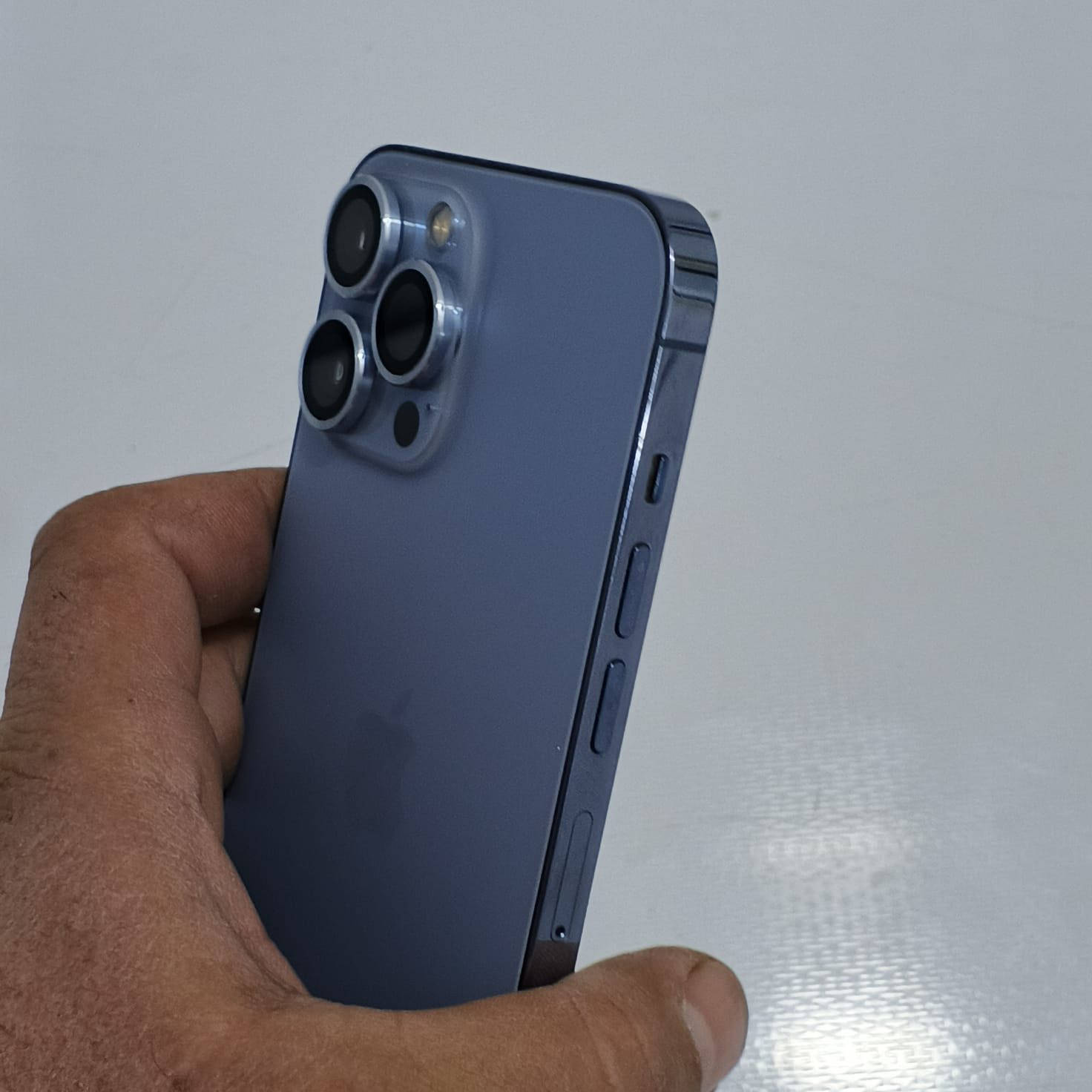 ‏iPhone 13 Pro Max 

ذاكرة ٢٥٦ 
بطارية ٩٦ 
فيس ايدي شغال 
فقط فطر بالكلاس ممبين ولا مأثر 
مكفول من العطل 

سعره ٥٥٠ بي مجال 
كوت مركز المدينة 
***********
