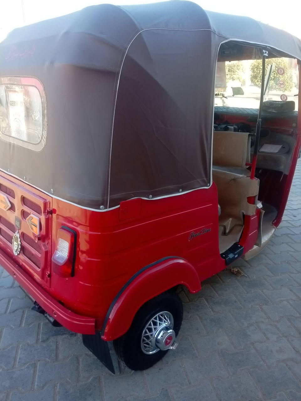 تكتك 18شهر ال8رقم وسنويه مداور ثاني يوم تكتك معمره صبغ عام للجماليه مكفوله من الضربه مكفوله من الخياس او الشخص او الطخه تكتك مكينه كير اكسل مكفولات بيها مكينه مال 20مجفته بعدها ع السحك تجفيت شركه تخم تاير جديد كهربائيات كلها شغاله تكتك صلوات احلا من الصور مناقصه ابره كبل للشارع سعرها(4700) وبيها مجال الشراي يخابر خاص ما جاوب ولا تعليق***********
