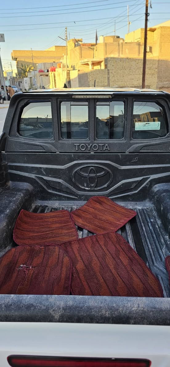 سلام عليكم 
للبيع هايلوكس 2021 كويتي فول مواصفات عدا البصمه مكفوله كفاله عامه ما عده رصعات بسيطه رقم سليمانيه تريد تحويل او وكاله تخم تاير جديد حداديه جديده سعر 255 وبيها مجال بسيط للشراي *********** وتساب هم موجود
