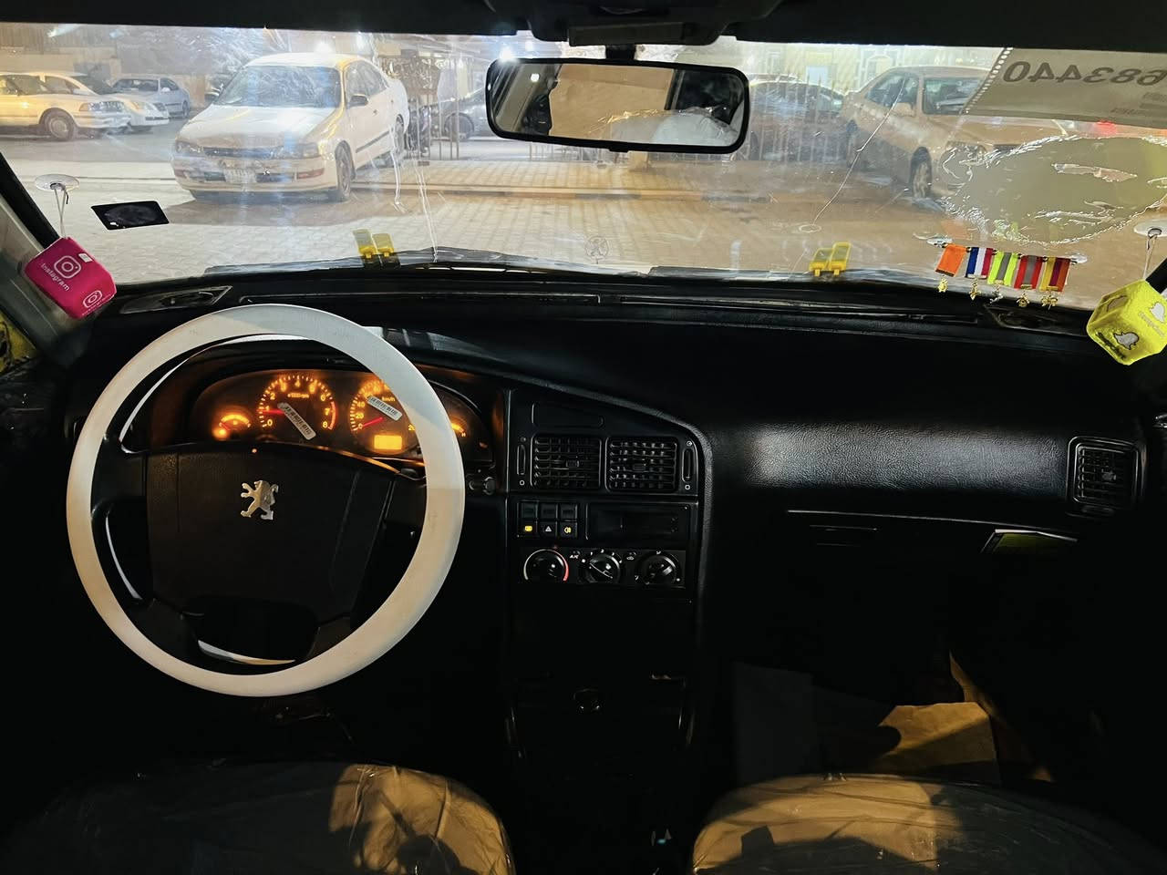 بيجو 405 موديل 2012 بيها 3قطع صبغ سياره جاهزه كير ومكينه مكفولات كهربيات كلها شغاله حداديه زينه رقم دولي هيئه مصفر لشهر ال6 منضومه تبريد كامله بس غاز سعرها 30 وبيها مجال بيع أو مراوس مكاني نجف الكوفه ***********
