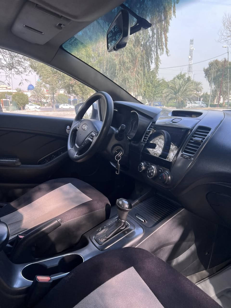 السلام عليكم
كيا سيراتو محرك 2000 دوش 
موديل 2014 خليجي 
رقم بغداد دولي مواصفات اعتيادية 
حدادية خير من الله السيارة مكفوله عدا نص الباب والجاملغ صفحة السايق بدون دواخل 
عنوان السيارة بغداد الكرخ 
***********
عارضها ب115 وبيها مجال
