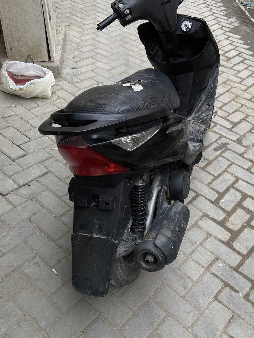 السلام عليكن دراجة ثعلب للبيع 
نقصها ترايش وحاضن كور 
الدراجة بيها صوت خفيف  
كهربائياتها كلها شغالة 
السعر 375
العنوان الاعظمية  ***********
