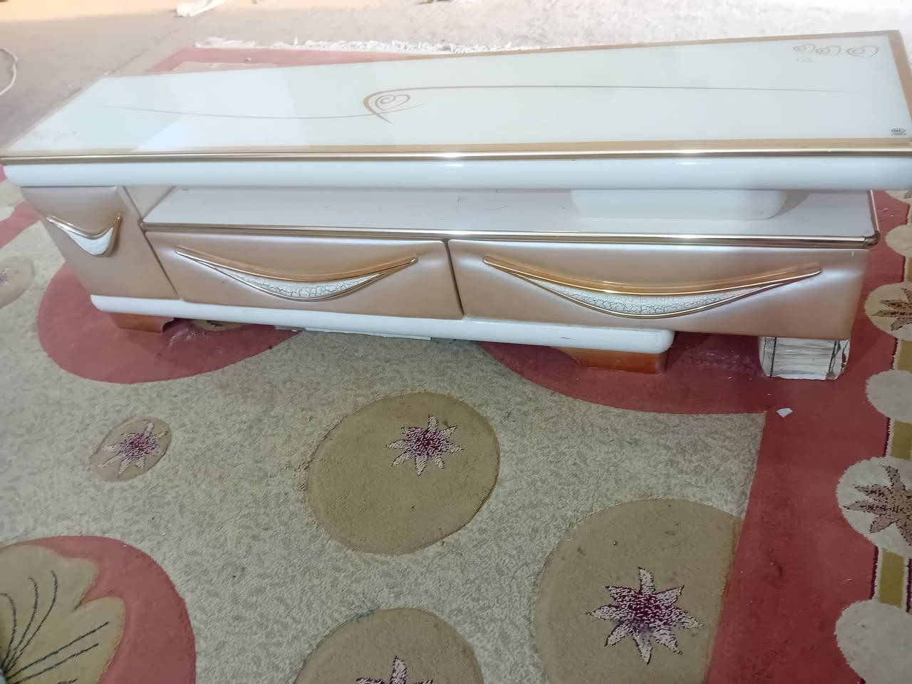 سلام عليكم ميز شاشه مستعمل قليل للاستفسار. الرقم ***********
