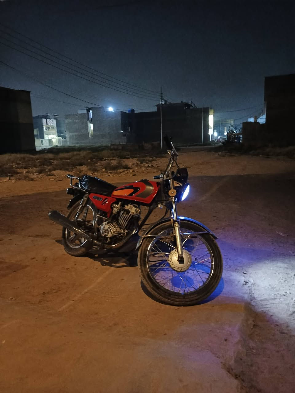 دراجة إيرانيه تيكر أربعة قير كهربائيات كلها شغاله رايدها ب300 بيها مجال حك الجيه ***********
