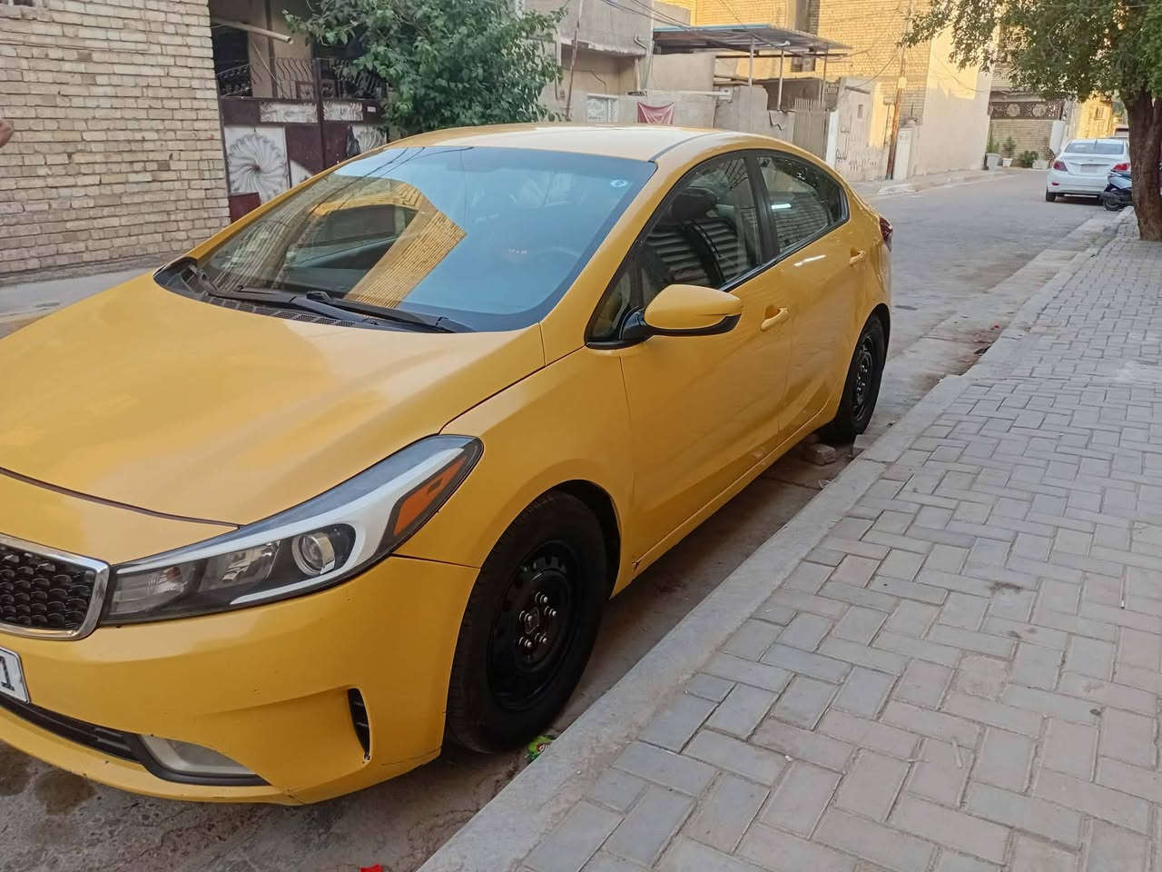 السلام عليكم  فورتي 17حادث اميركا فقط
السياره جاهزه من كلشي وخيرمن الله
مكان بغداد حي سومر السعر 108
*********** موجودواتساب
