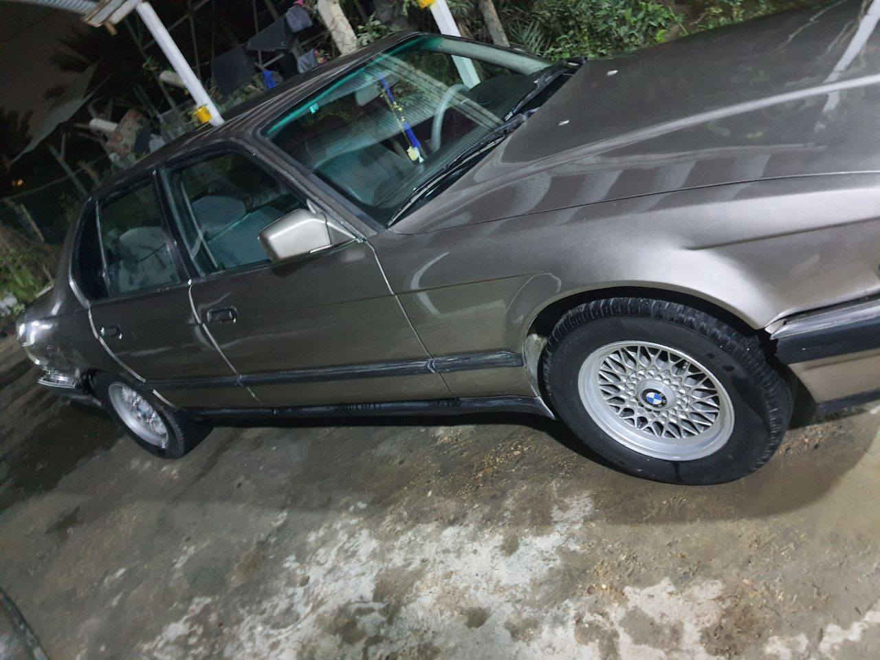 السلام عليكم  BMWللبيع موديل ١٩٩١ مكينة كير  مفتوح  مكوفولة مصبوغة للجمالية مكفولة من الضربة والحادث تحويل مباشر ثاني يوم  55وبيهة مجال مكان بابل مسيب *********** بي واتساب
