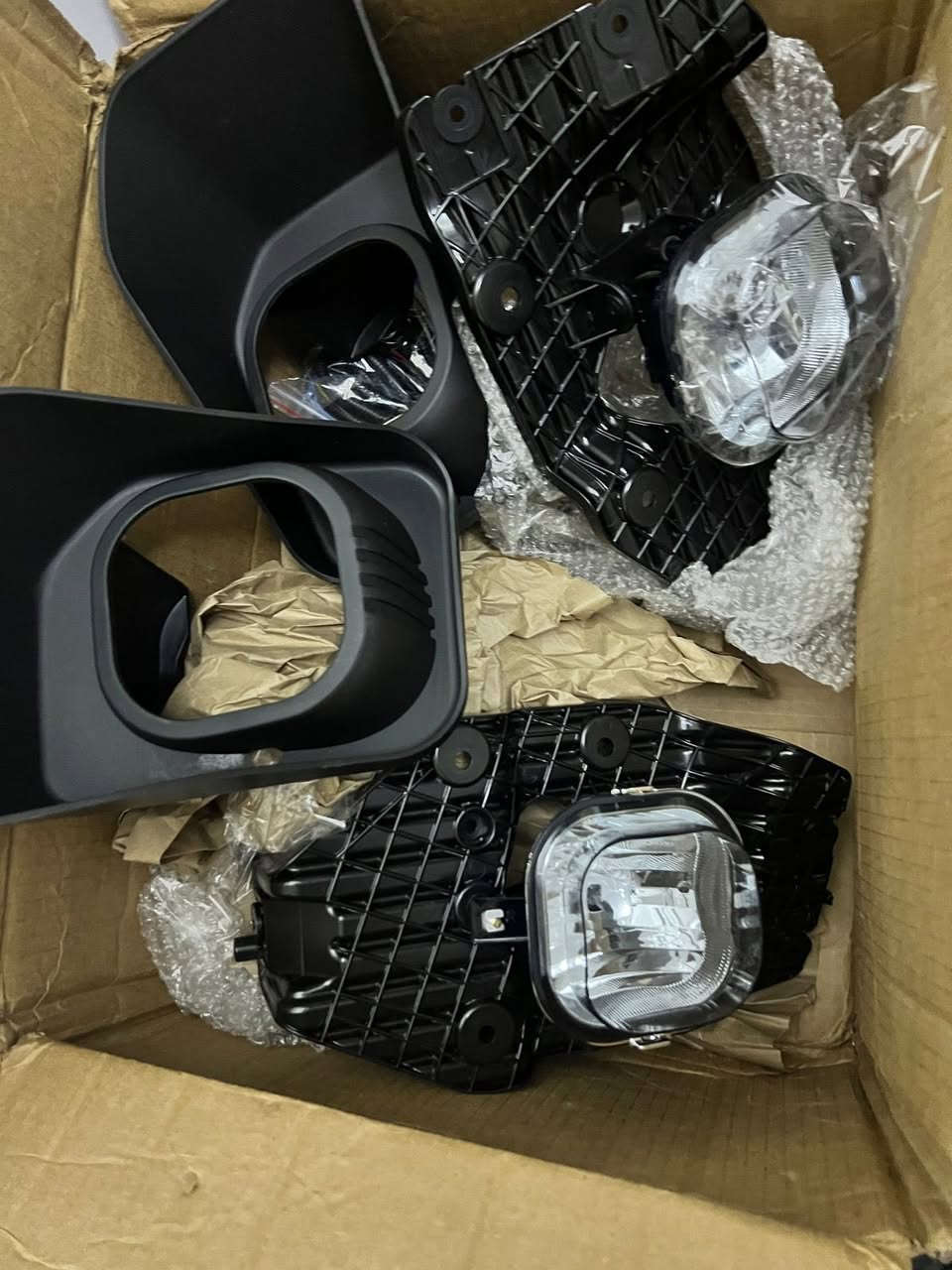 سلام عليكم
كشافات ضباب 
فورد F250/F350
مديل 2011/2016
السعر 100$
رقمي ***********
