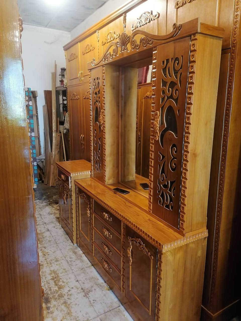 غرفه 5 باب ملحق نقش زان معرض ابو حسن حي السكر مقابل ساحه غاز السكر ت *********** سعر خاص جدا 700
