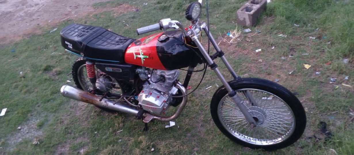 سلام عليكم
دراجه للبيع نوع تايكر موديل 2019 ما ناقصهة اي شي فقط القباقه مال المكينه مبدلات مال سيفان نقص بس الدبل الخلفي طاك واحد كهربايات شقاله الدراجه مال شقل توديك الشقلك وتردت حلوه وجاهزه مثل ما بل صوره 
السعر ب250وبيه مجال حك الجيه 
الاتصال ***********
بيهن واتساب ثنينهن 
الاتصال ***********
