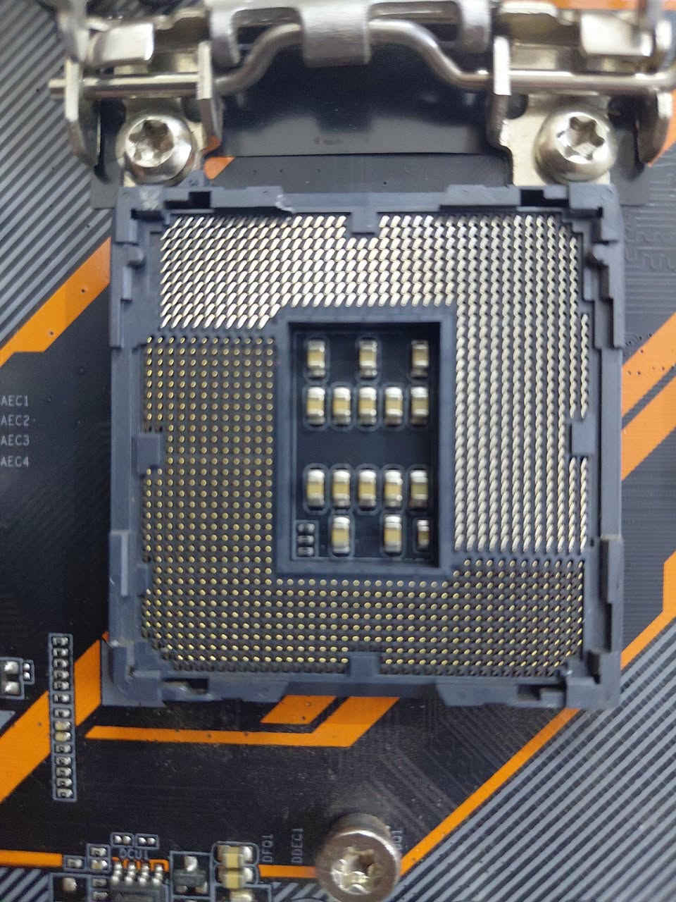 كومبو للبيع معالج انتل i5 9600k و بورد Gigabyte Aorus Elite B365m تقبل جيل ثامن و تاسع و مبرد هوائي rgb 
البورد ينقصها بس الكفر الخلفي io shield و تجي بدون كارتون و المبرد ينقصه backplate الي يتركب عليه المبرد سعره 5 الاف موجود بالصناعة
القطع نظيفة و شغالة و مكفولة من العطل والتصليح
للبيع بسعر 150 الف قفل مكاني بغداد حي الجامعة و توصيل ما عندي 
***********
