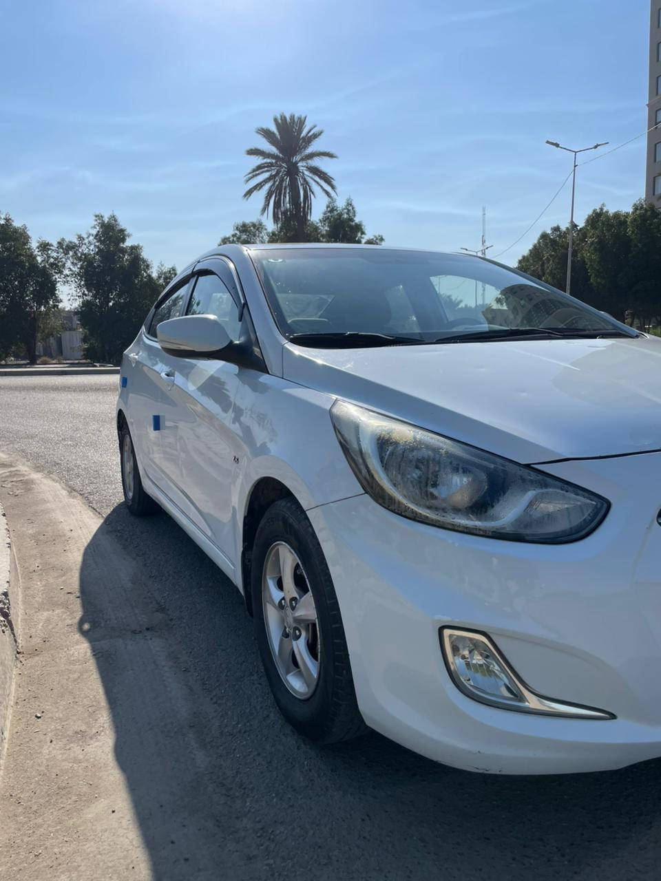 اكسنت موديل ٢٠١٣ للبيع محرك ١٦٠٠ رقم بغداد بأسمي بيها دوسة صبغ فقط العنوان الكرخ ***********
