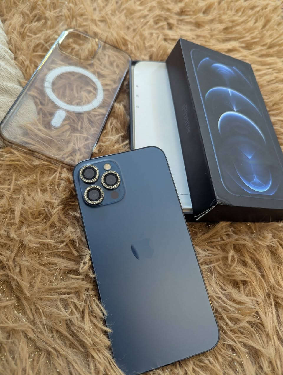 ايفون12ابرو ماكس شرق اوسط
جهاز نضيف جدا كارتونه مالته لاصليه 
بطاريته 79ميصرف شحن ابد لاستلام من باب البيت
عنواني حي اور 
لاتصال ***********
