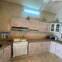 كاونتر ألمنيوم السطح مرمر اصلي مابي اي ضرر مع اوفن كهربائي وساحبة  الس...