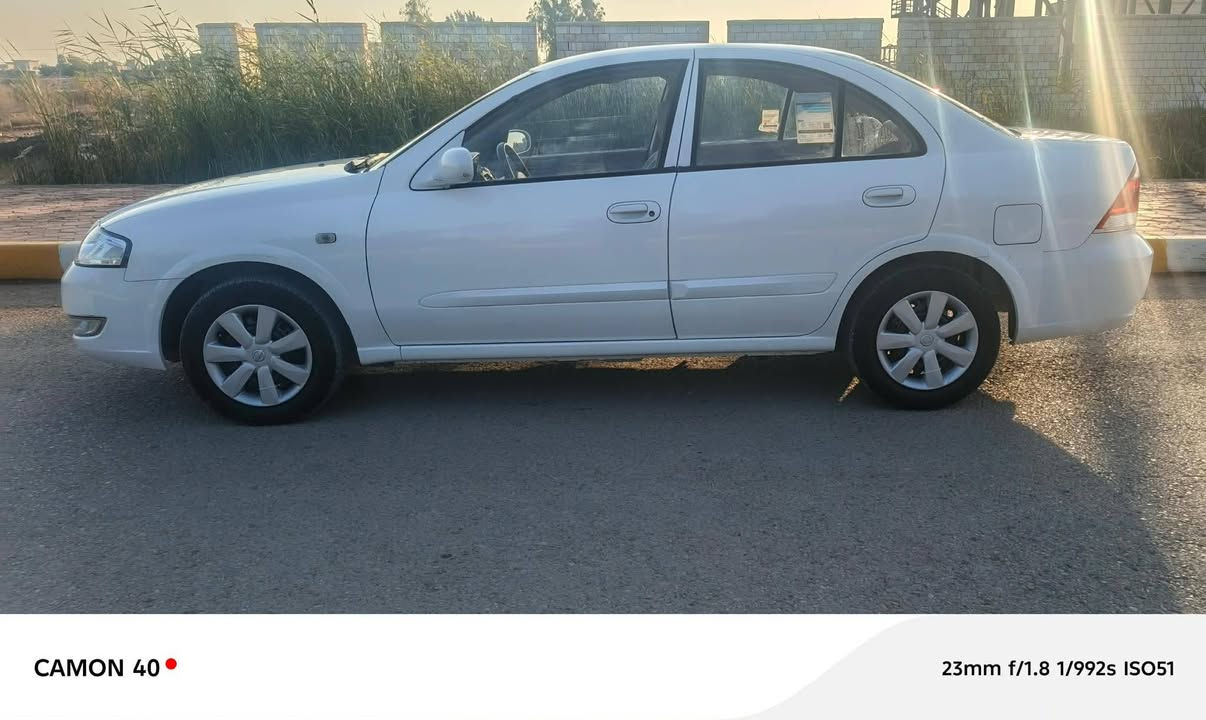 نيسان سني (2013) رقم واسط انكليزي مكفولة كفاله عامه ماعدا الجاملغ الامامي مرشوش اثر  شخط بسيط بدون فتح سياره جديده جداً  مكان السياره كوت مركز المدينة الاتصال على رقم الهاتف ***********
