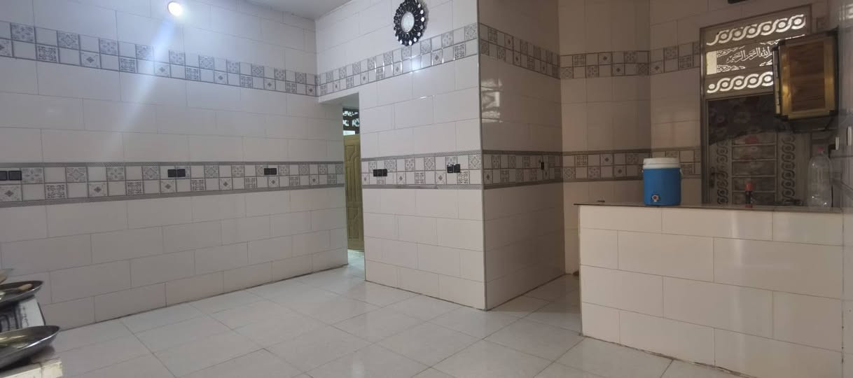 🏡 للبيع بيت في حي القصور
بيت مرتب بمساحة 240م² مناسب للسكن العائلي، يتكون من:
غرفتين نوم
استقبال
صالة
مطبخ
صحيات داخلية وخارجية
📍 الموقع: حي القصور البيت ركن 
للاستفسار والتواصل يرجى المراسلة أو الاتصال.
‏‪***********‬‏
