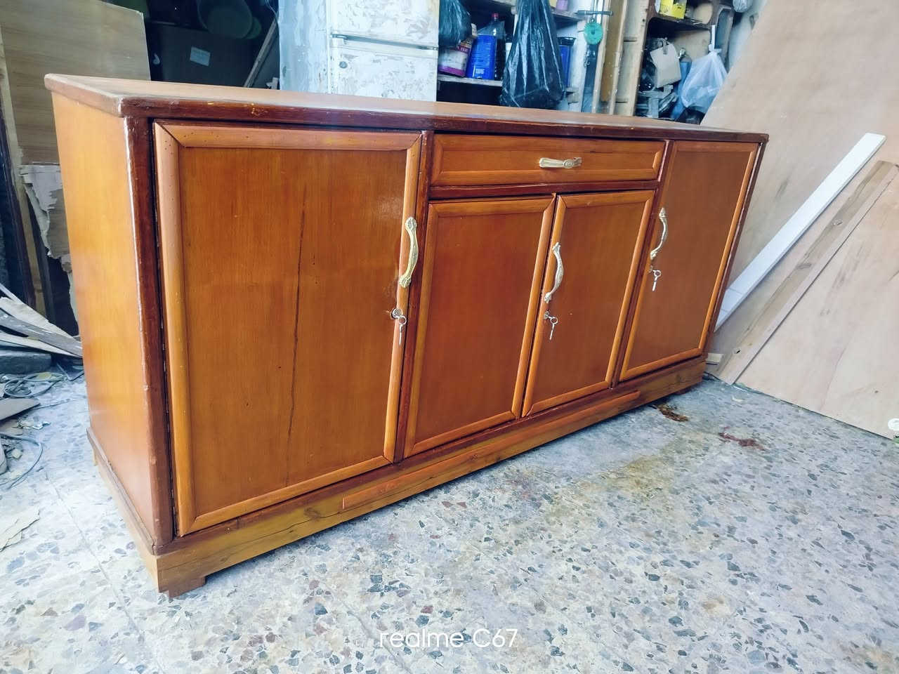 بوفيه مترين اله ربع وارتفاع 85سم السعر 80الف التواصل العمارة حي النداء//***********
