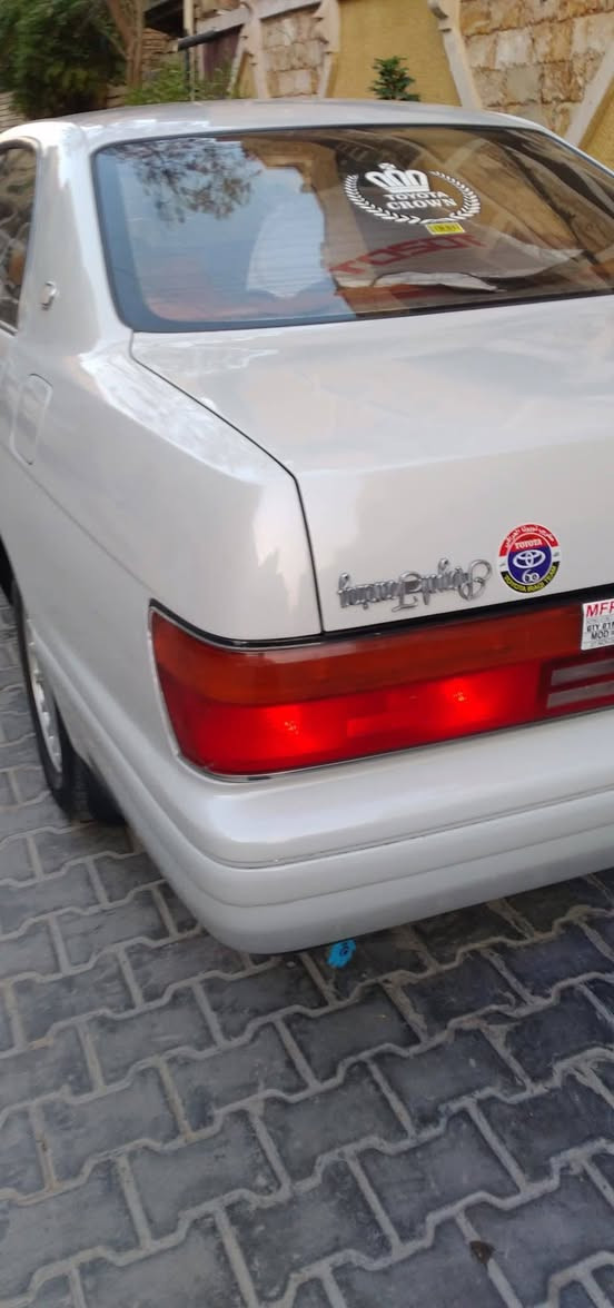 السلام عليكم بطة كراون موديل 94مكفولة كص ونقل جثه مصبوغه عام مكينه وكير مكفوله حداديه امامي وخلفي جديد تخم تاير جديد بطاين شرط نظاف السيارة نقصه بس تبريدالسعر 65ورقه الشراي يتصل على الموبايل ***********ملاحضة السيارة باسمي
