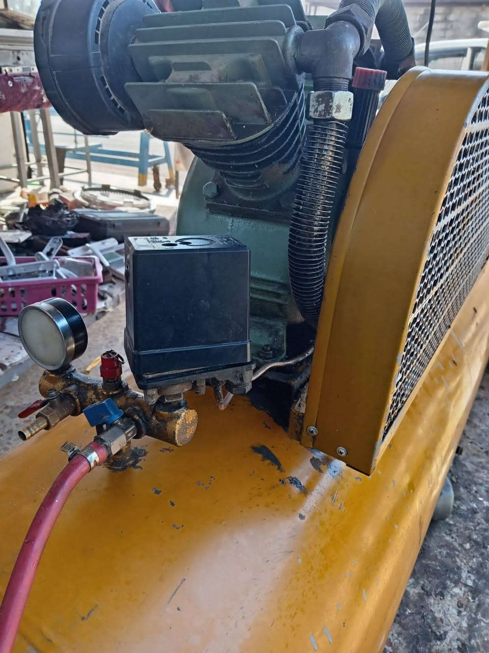 السلام عليكم تاروسه للبيع نظيفه جدا جدا جدا جدا رايده ٦٠٠ هيه بستمين متواجد عله ***********
