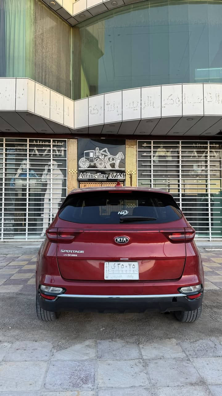 السلام عليكم 
سبورتج موديل ٢٠٢١
حادثه فقط بنيد 
ماشيه ٨٠ ميل رقم بغداد بأسمي 
كير ومحرك مكفولات
مواصفات اعتياديه شاشه وتحكم ستيرن وهاي الامور 
السعر ١٧٥$ وبيه مجال بسيط 
 ***********
