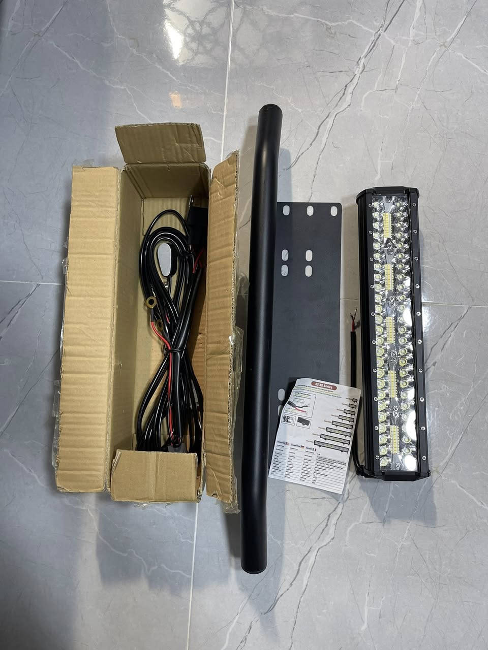 هذا المنتج عبارة عن مجموعة إضاءة LED من ماركة Willpower، تتضمن شريط إضاءة (Light Bar) مع دعامة تثبيت وأسلاك توصيل.تتميز مجموعة الإضاءة بقدرة عالية، وتوفر إضاءة مشتركة بين شعاع النقطة (Spot) وشعاع الفيضان (Flood) للاستخدام على الطرق الوعرة.


**إذا كنت صاحب هذا الإعلان وتريد حذفه لأي سبب، رجاءا أرسل رسالة إلى الدعم الفني**